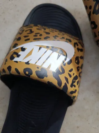 Chanclas Nike Animal Print