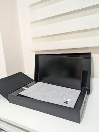 LG Gram 14Z90RU-G.AA55B - Nuevo sin usar