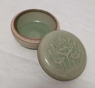 Caja pequeña Lotus Celadon
