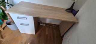 Escritorio blanco y color madera