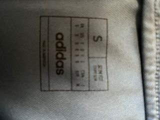 Pantalón deportivo Adidas azul y blanco