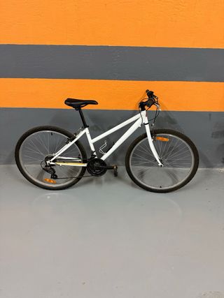 Bicicleta infantil blanca