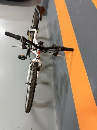 Bicicleta infantil blanca