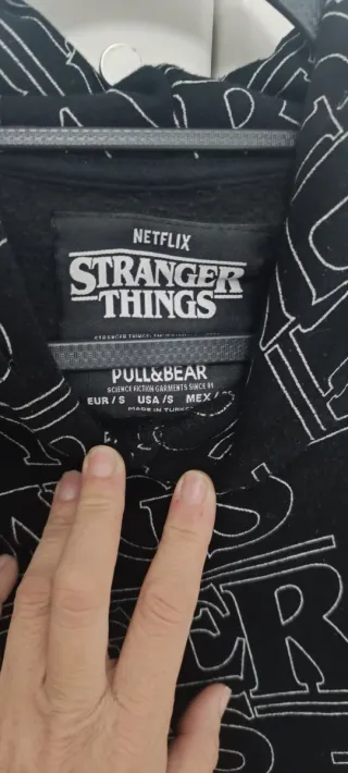 Sudadera Stranger Things Negra
