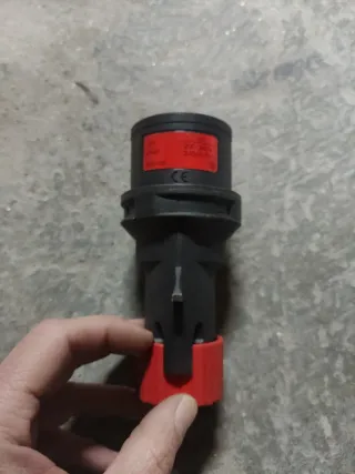 Enchufe trifásico 16A 200/346V