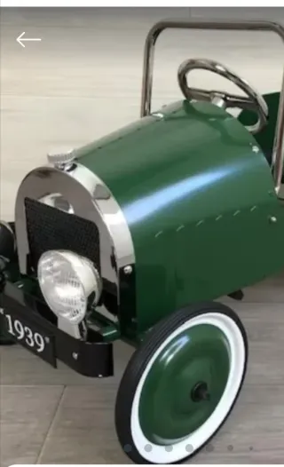 Coche a pedales clásico 1939 metal