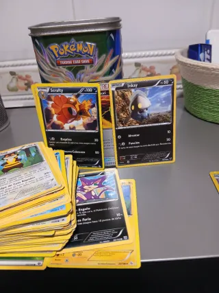 Hucha Star Wars y hucha Pokemon.