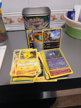 Hucha Star Wars y hucha Pokemon.