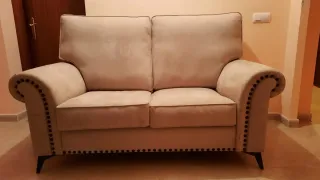 Sofá 2 plazas piel beige-antimanchas