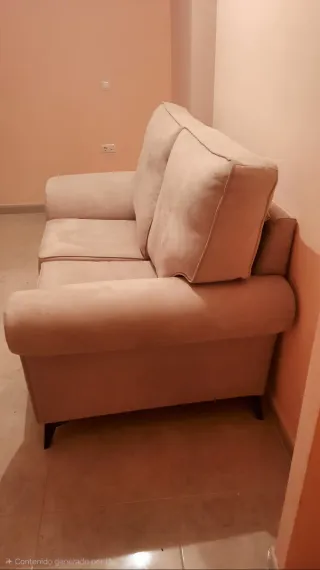 Sofá 2 plazas piel beige-antimanchas