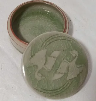 Caja pequeña Celadón con flores