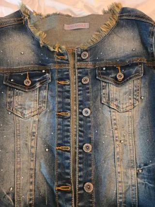 Chaqueta vaquera con pedrería