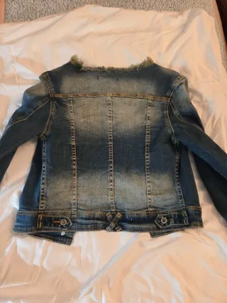 Chaqueta vaquera con pedrería