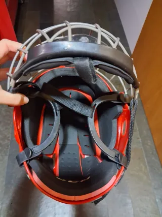 Casco Hockey CCM Rojo Talla M