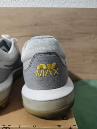 Zapatillas Nike Air Max Motif Blancas y Amarillas