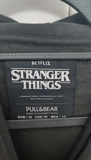 Sudadera Stranger Things Negra