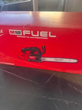 Motosierra Milwaukee M18 FUEL