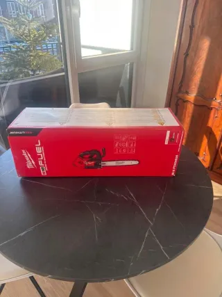 Motosierra Milwaukee M18 FUEL