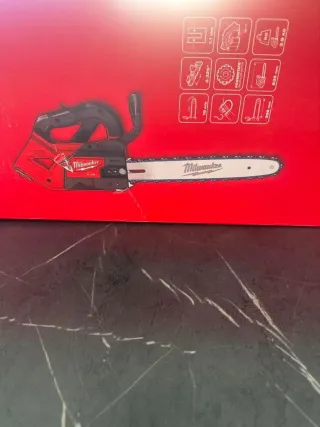 Motosierra Milwaukee M18 FUEL