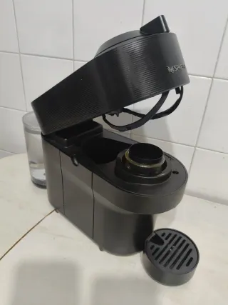 Cafetera Nespresso Vertuo Negra