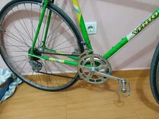 Bicicleta de carretera verde BH