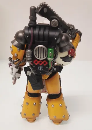 Apotecario Imperial Fist 1/18 Joytoy