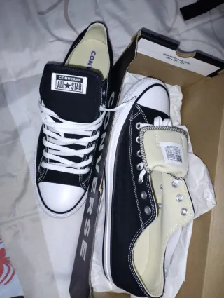 Zapatillas Converse Negras y Blancas