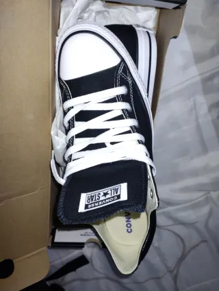 Zapatillas Converse Negras y Blancas