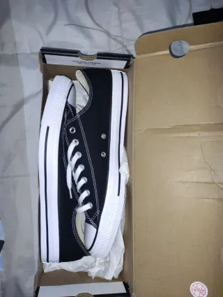 Zapatillas Converse Negras y Blancas