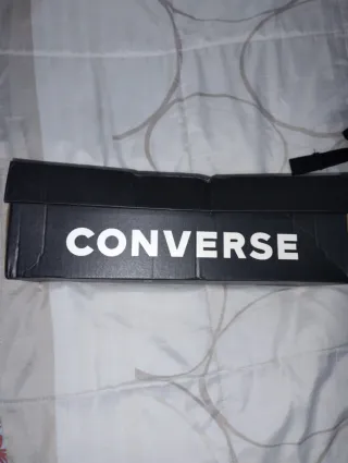 Zapatillas Converse Negras y Blancas