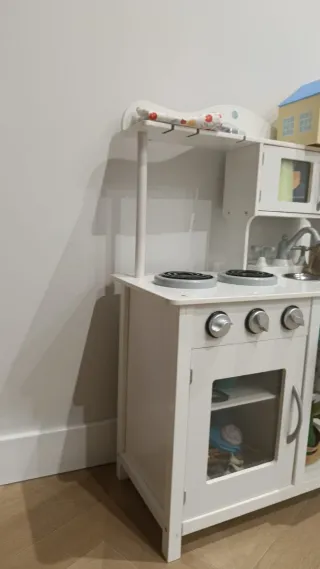 Cocina de juguete blanca