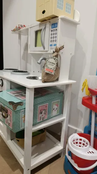 Cocina de juguete blanca