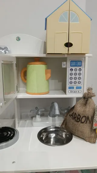 Cocina de juguete blanca