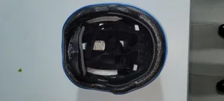 Casco azul para patines