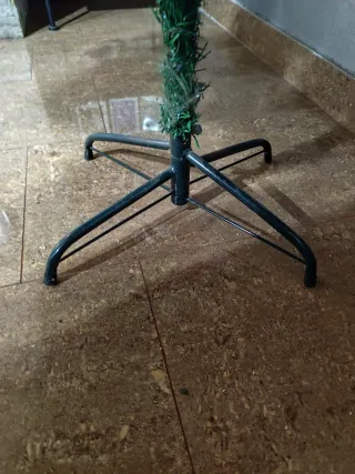 Árbol de Navidad con puntas nevadas