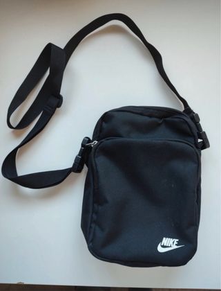 Bandolera Nike Negra Logo Blanco Streetwear