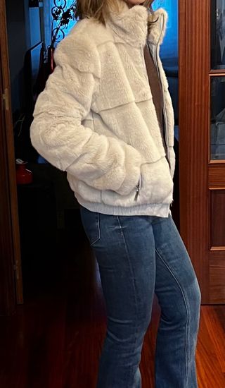 Cazadora bomber pelo beige