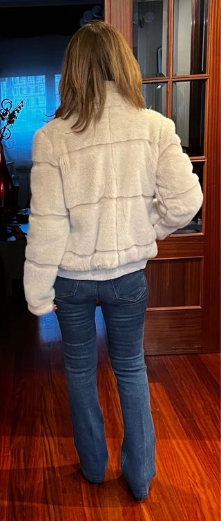 Cazadora bomber pelo beige