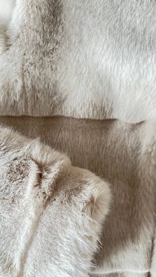 Cazadora bomber pelo beige