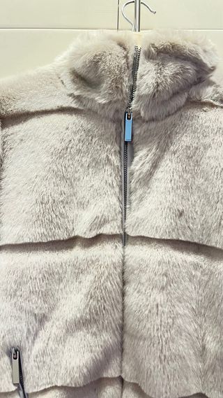 Cazadora bomber pelo beige