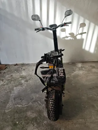 Patinete eléctrico con asiento matriculado