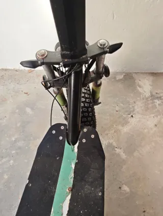 Patinete eléctrico con asiento matriculado