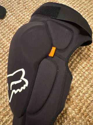 Rodilleras espinilleras Fox T. L Negras D30