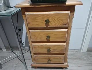Cómoda 5 cajones y mesita de noche