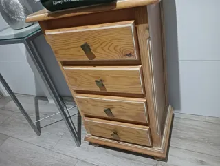Cómoda 5 cajones y mesita de noche