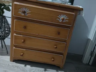 Cómoda 5 cajones y mesita de noche