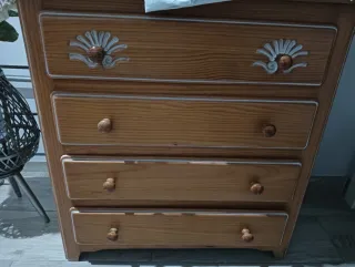 Cómoda 5 cajones y mesita de noche