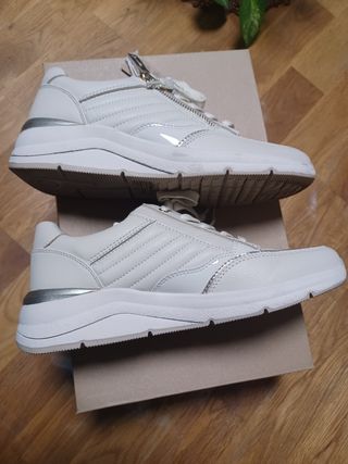 Zapatillas Jana nuevas