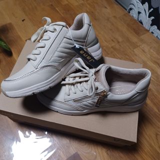 Zapatillas Jana nuevas