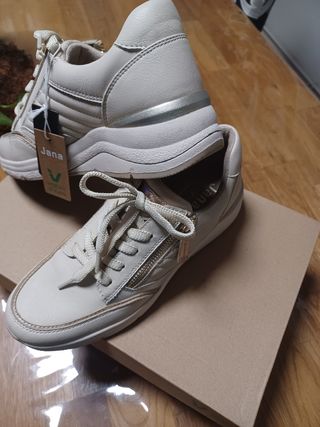 Zapatillas Jana nuevas